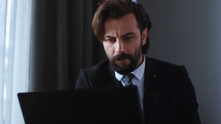 Przysięga odcinek 20: Emir czyta wiadomości na laptopie Reyhan! Cemre i Cavidan triumfują! [Streszczenie + Zdjęcia]