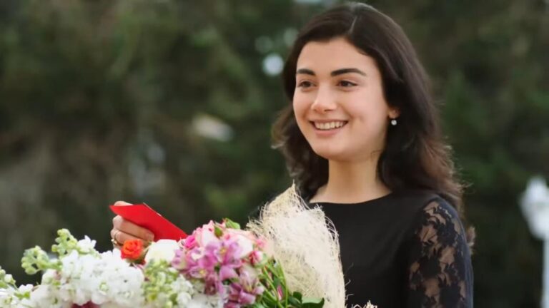 Przysięga odcinek 77: Reyhan otrzymuje bukiet kwiatów! Emir szaleje z zazdrości! [Streszczenie + Zdjęcia]