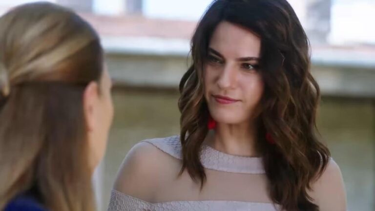 Przysięga odcinek 123 i 124: Cemre i Cavidan znowu są w komitywie! Suna prosi ojca, by pozwolił matce wrócić! [Streszczenie + Zdjęcia]