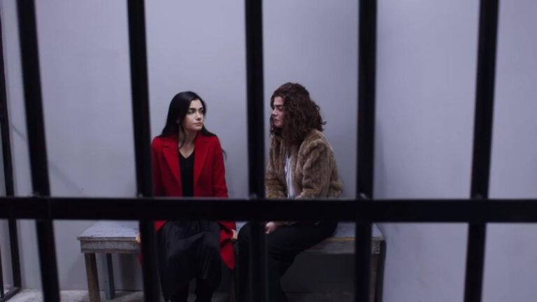 Przysięga odcinek 284: Reyhan i Gulsum trafiają do celi! Narin zostaje zmuszona do przeprowadzenia operacji! [Streszczenie + Zdjęcia]