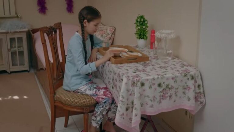 Elif odcinek 894: Melek gotuje zupę dla Elif! Humeyra przyjeżdża do szpitala! [Streszczenie + Zdjęcia]