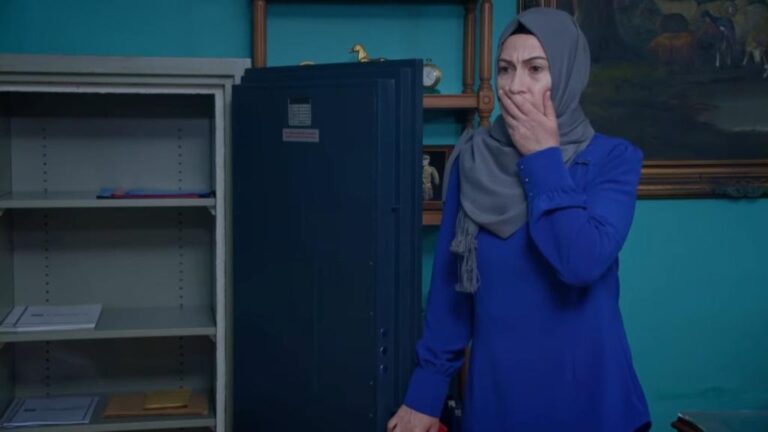 Elif odcinek 911: Macide odkrywa, że sejf został opróżniony! Melek rozpoznaje Tarika na zdjęciu! [Streszczenie + Zdjęcia]