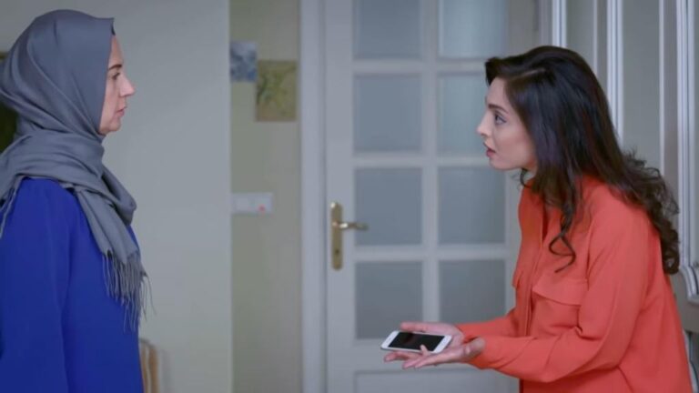 Elif odcinek 912: Humeyra dowiaduje się, że Macide oskarżyła Tarika o kradzież! Jest zła na matkę! [Streszczenie + Zdjęcia]