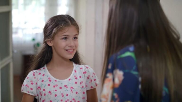 Elif odcinek 925: Elif i Melek żyją! Szuka ich tajemniczy mężczyzna! Parla czuje się panią rezydencji! [Streszczenie + Zdjęcia]