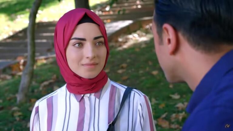 Elif odcinek 927: Julide i Safak są nadal razem! Melek ucieka przed tajemniczym mężczyzną! [Streszczenie + Zdjęcia]