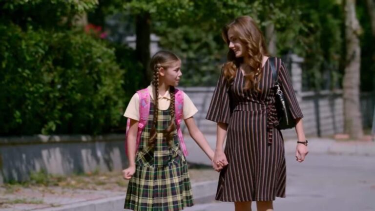 Elif odcinek 946: Pierwszy dzień Elif w nowej szkole! Tajemniczy mężczyzna znajduje dom Melek! [Streszczenie + Zdjęcia]