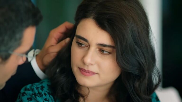 Przysięga odcinek 379: Emir każe Feride podpisać umowę! Munever policzkuje Kumru! [Streszczenie + Zdjęcia]