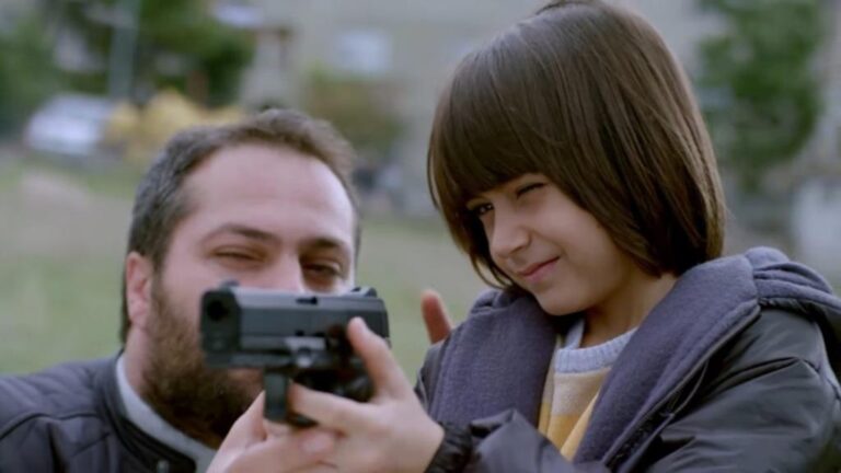 Elif odcinek 981: Parla odkrywa, że Kerem szukał domu dla Asli! Tufan uczy Emirhana strzelać z broni! [Streszczenie + Zdjęcia]