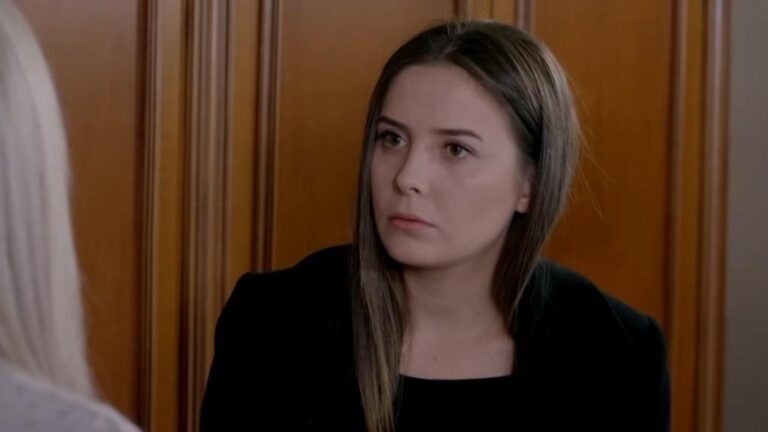 Elif odcinek 1032: Julide widzi pierścionek na palcu Alev! Kiymet coraz bardziej naciska na Melek! [Streszczenie + Zdjęcia]