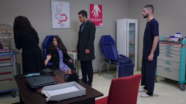 Przysięga odcinek 468: Narin pobiera krew od Kumru! Emir przychodzi do drzwi domu Feride! [Streszczenie + Zdjęcia]