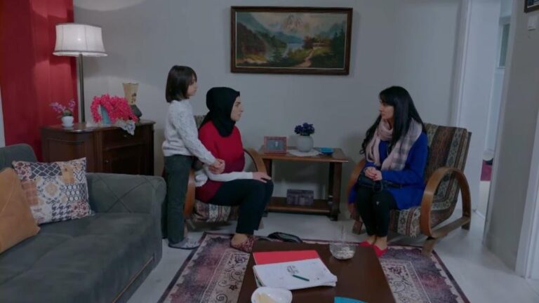 Elif odcinek 1051: Julide przygarnia Alev pod swój dach! Mahir ratuje matkę z tarapatów! [Streszczenie + Zdjęcia]