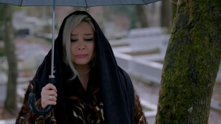 Elif odcinek 1057: Kiymet odwiedza grób ojca Kerema! W to samo miejsce udają się Macide i Kerem! [Streszczenie + Zdjęcia]