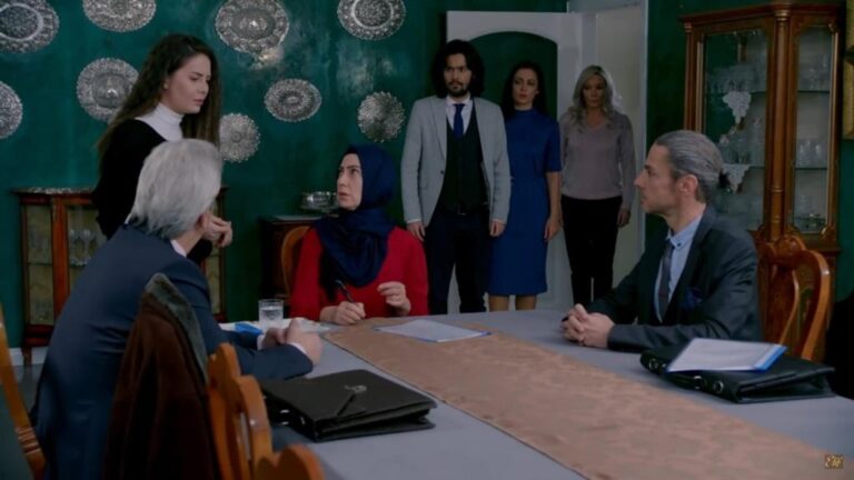 Elif odcinek 1062: Melek wpada w pułapkę Kiymet! Macide nieświadomie przepisuje na nią rezydencję! [Streszczenie + Zdjęcia]