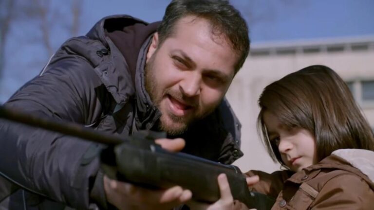 Elif odcinek 1083: Fidan kradnie list Melek i szydzi z jej uczuć do Elif! Tufan zabiera Emirhana na strzelanie! [Streszczenie + Zdjęcia]