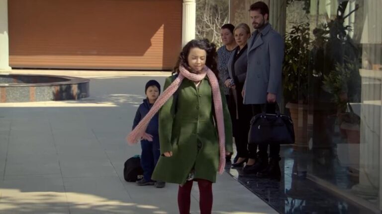 Zranione ptaki odcinek 8: Meryem przystaje na propozycję Ulviye! Oddaje Omera do rezydencji! [Streszczenie + Zdjęcia]