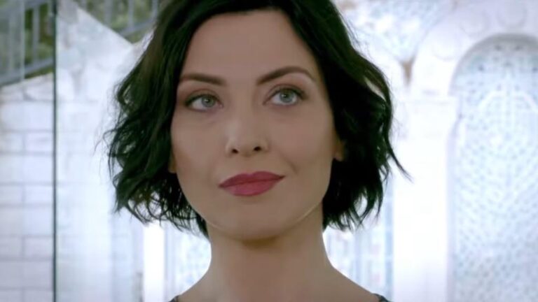 Zranione ptaki odcinek 142: Powrót Hulyi! Ayse odkrywa, że Tekin terroryzuje Meryem! [Streszczenie + Zdjęcia]