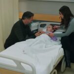 Scena w szpitalu. Fikret i Seher przy łóżku Melek.