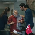 Sultan przybywa na komisariat. Mówi Aliemu i Duygu, że z Semrą mogło stać się coś złego.