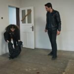 Ali i Duygu w kryjówce porywaczy.