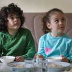 Yusuf i Melek podczas śniadania.