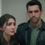 Ali stoi obok zdruzgotanej Duygu, próbując ją wesprzeć.