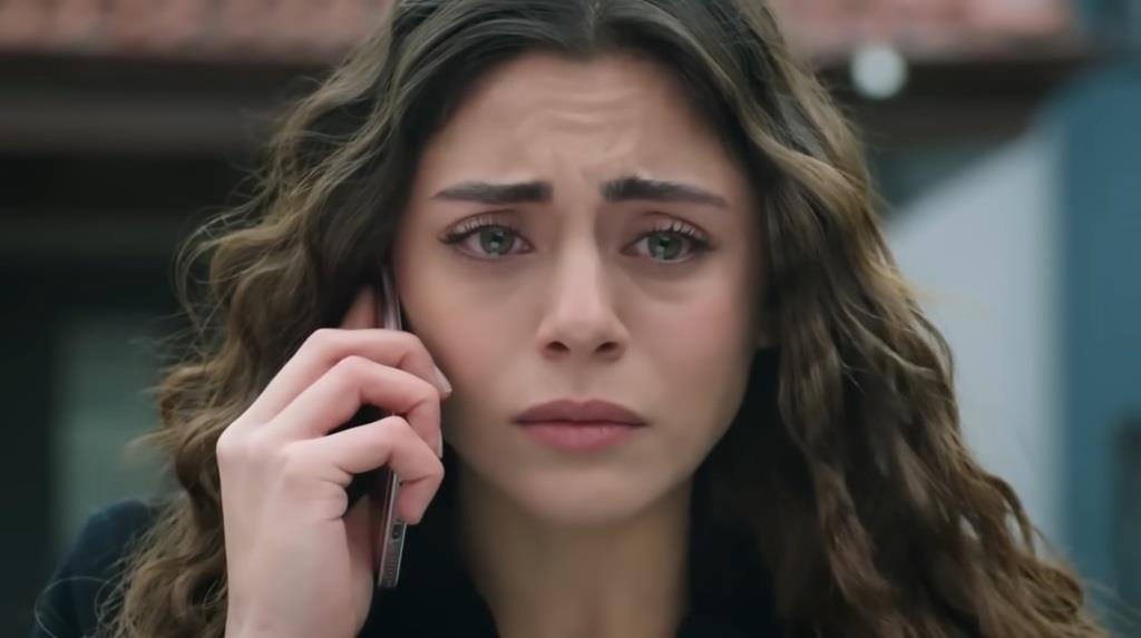 Seher odbiera niepokojący telefon.