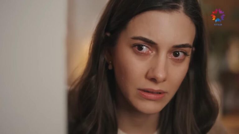 Złoty chłopak odcinek 152: Suna podsłuchuje rozmowę Kayi i Nukhet! Słyszy, jak Kaya mówi, że jej nie kocha!