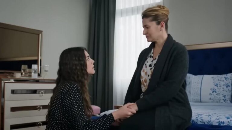 Kadr z 419. odcinka serialu "Dziedzictwo". Seher pada przed Canan na kolana i prosi ją o litość.