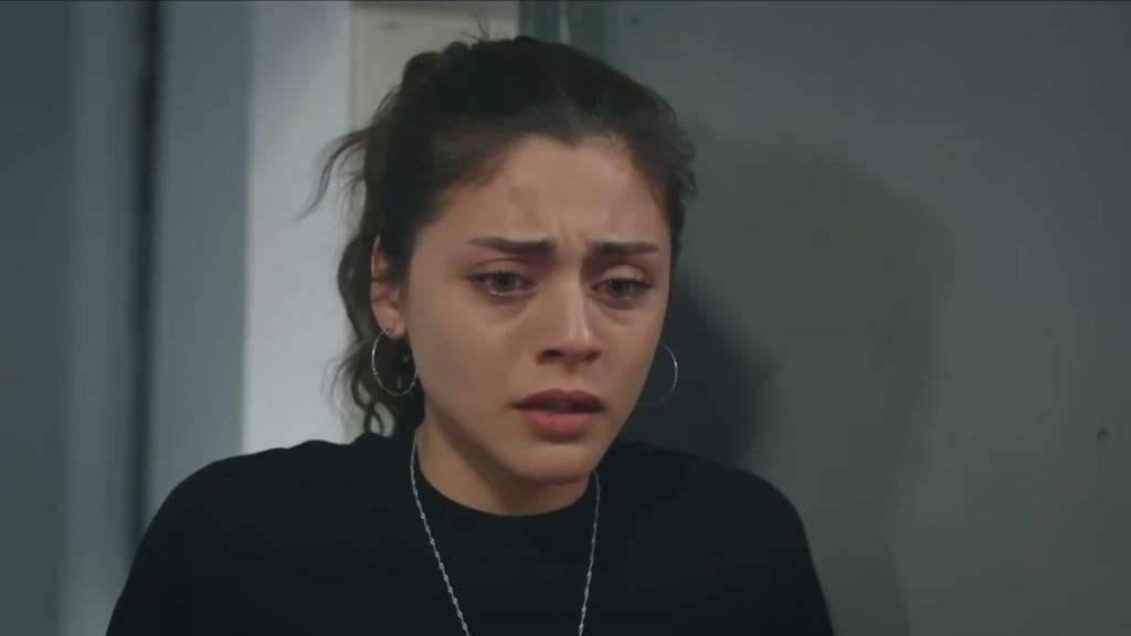 Seher jest wstrząśnięta.