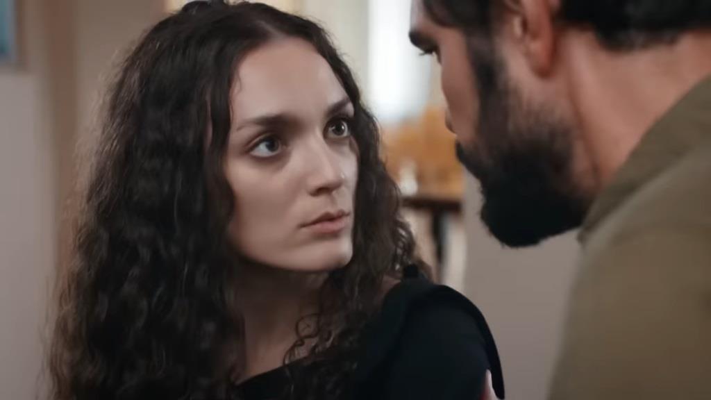 Nana nie daje się przestraszyć Yamanowi. Patrzy na niego silnym wzrokiem.