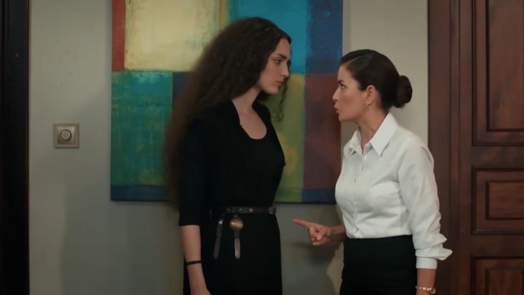 Aynur grozi Nanie.