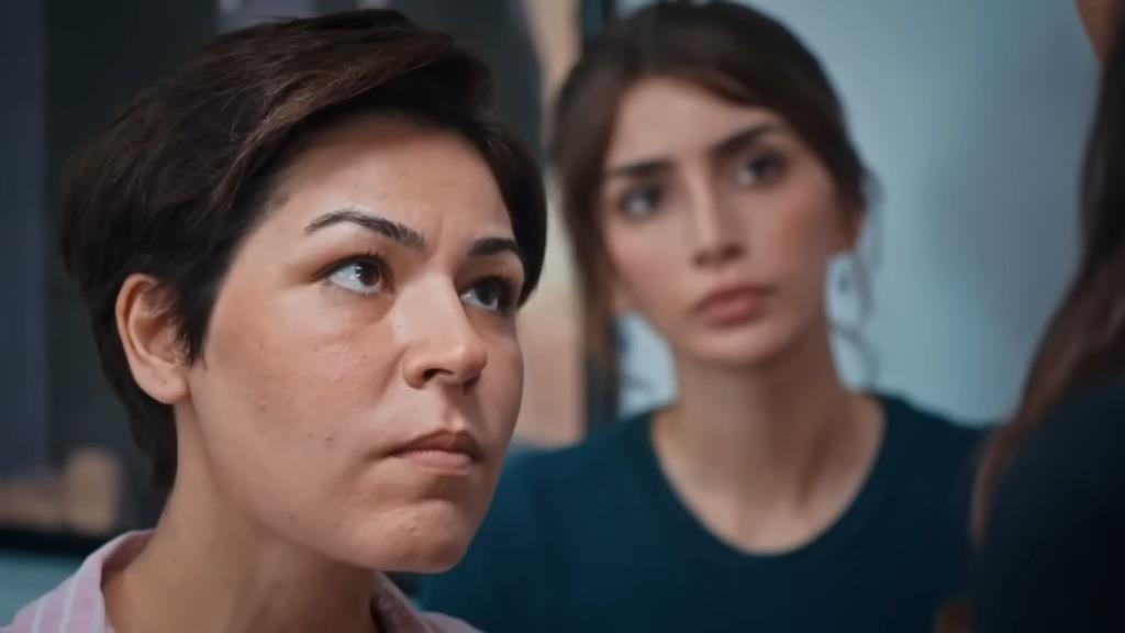 Kara i Duygu podczas konfrontacji z Yagmur.