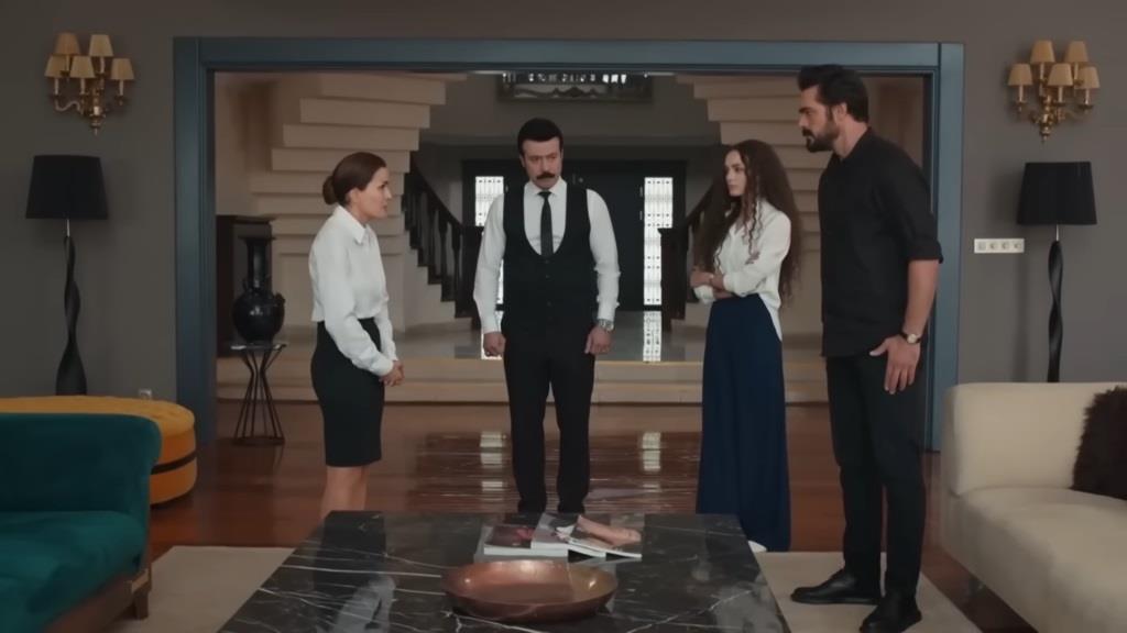 Aynur, Cenger, Nana i Yaman - konfrontacja w salonie.