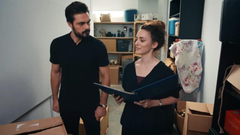 Nana i Yaman w magazynie.