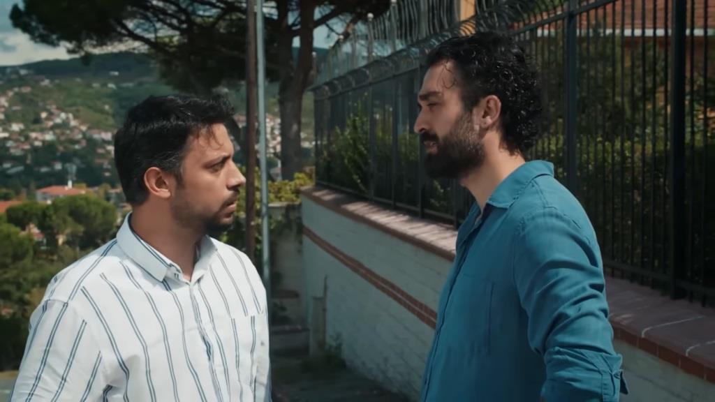 Ferit rozmawia z Korayem.