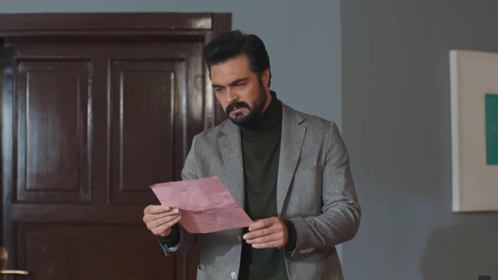 Yaman czyta list od żony.