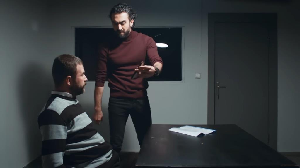 Ferit przesłuchuje Suleymana.