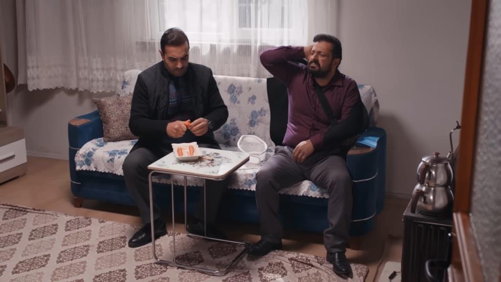 Idris i Kazim w kryjówce.