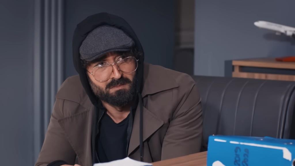 Ferit w przebraniu zjawia się w biurze lichwiarza.