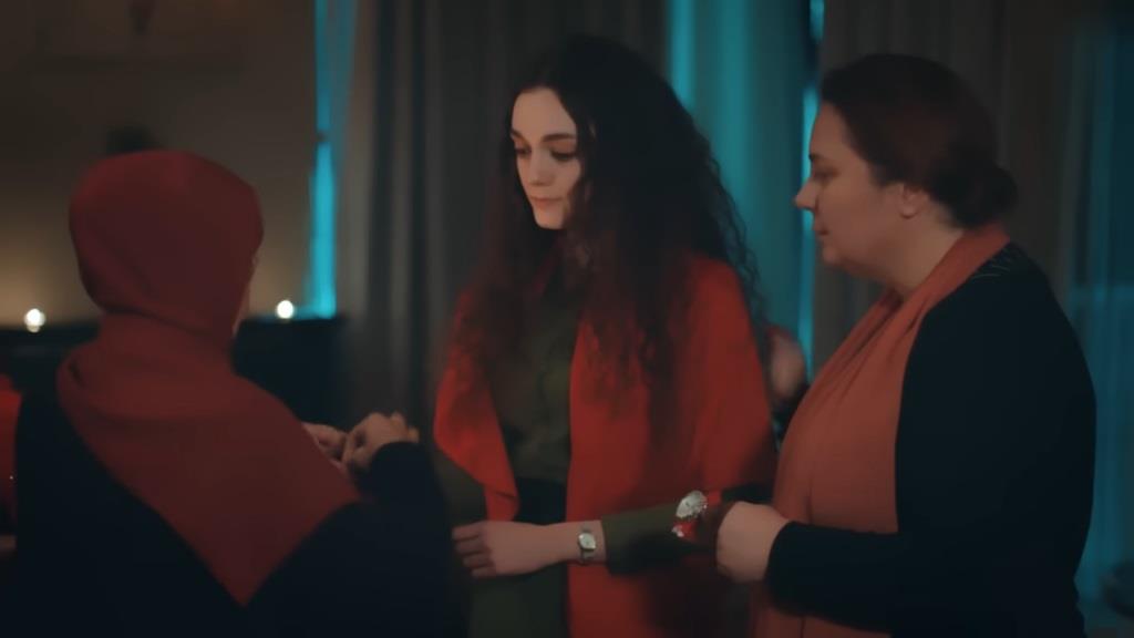 Akca, Nana i Adalet podczas nocy henny.