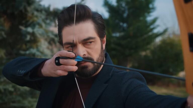 Yaman napina cięciwę łuku.