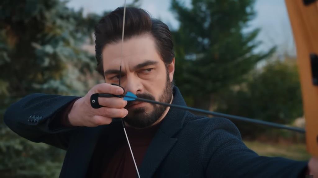 Yaman napina cięciwę łuku.