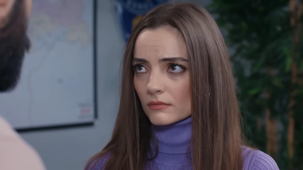 Basak patrzy na Volkana smutno.