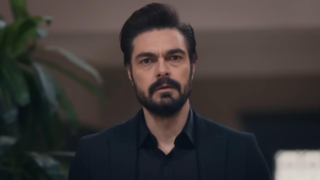 Yaman jest zaskoczony policzkiem, który Nana wymierzyła Aynur.