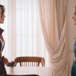 Zeynep i Songul stoją naprzeciwko siebie.