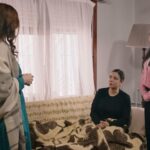 Songul przychodzi do oficyny i pyta Tulay, kiedy będzie mogła wrócić do pracy.