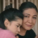 Merve pociesza mamę w trudnych chwilach.