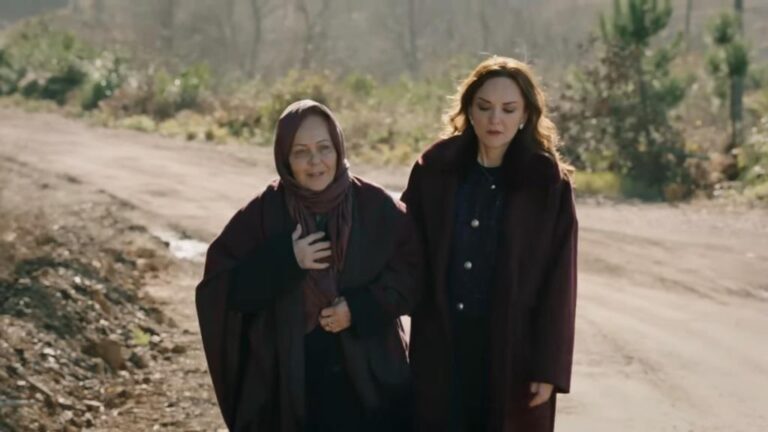 Kadr z 39. odcinka. Songul wyprowadza Zumrut z farmy.