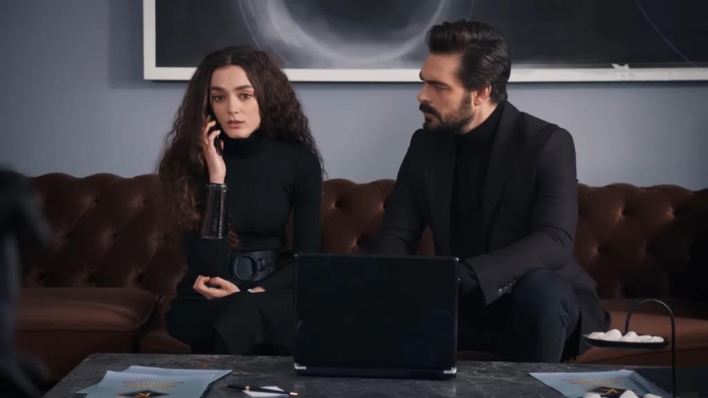 Nana odbiera tajemniczy telefon, a Yaman podejrzliwie przysłuchuje się jej rozmowie.