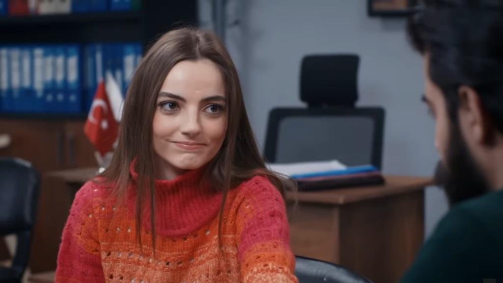 Basak patrzy zauroczonym wzrokiem na Volkana.